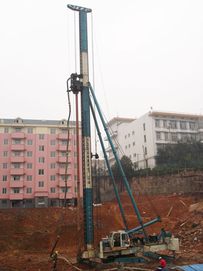 LGZ26螺杆桩机在杭州施工